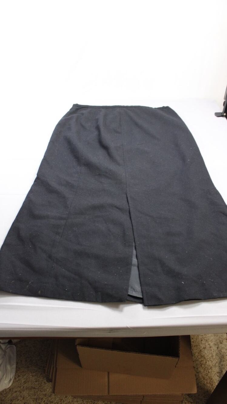 Harvé Benard by Benard Holtzman Skirt Womens Size 14 Black WOOL Slit Stretch